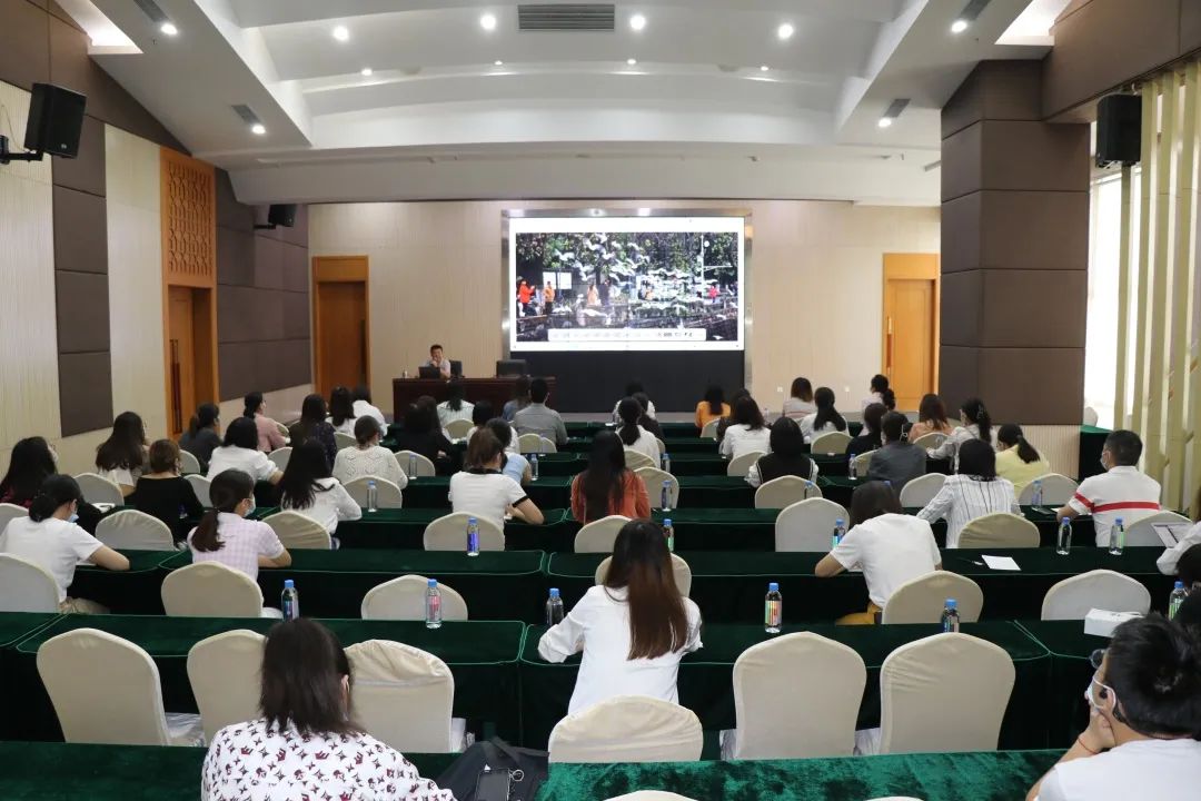 拍好圖片、講好故事、樹好形象——集團(tuán)公司工會開展“職工素質(zhì)提升課堂”之《攝影入門及提高》培訓(xùn)